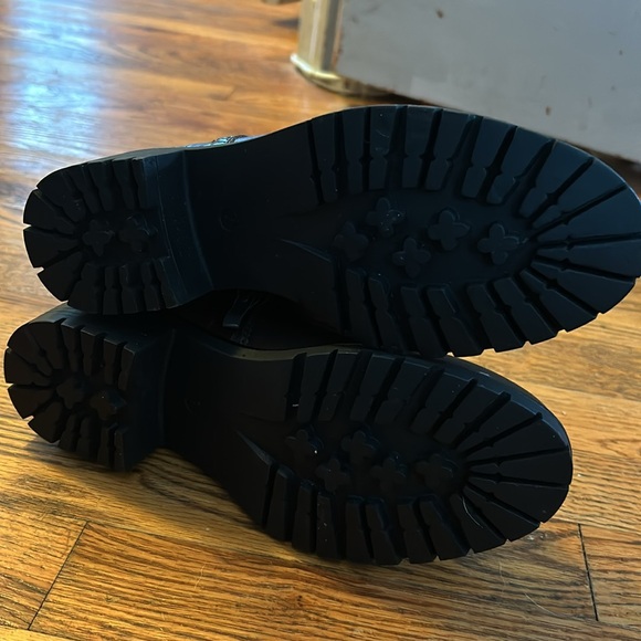 Brown ankle boots. Never worn. NWOT two zipper slip on with buckle size 7 - Picture 5 of 5